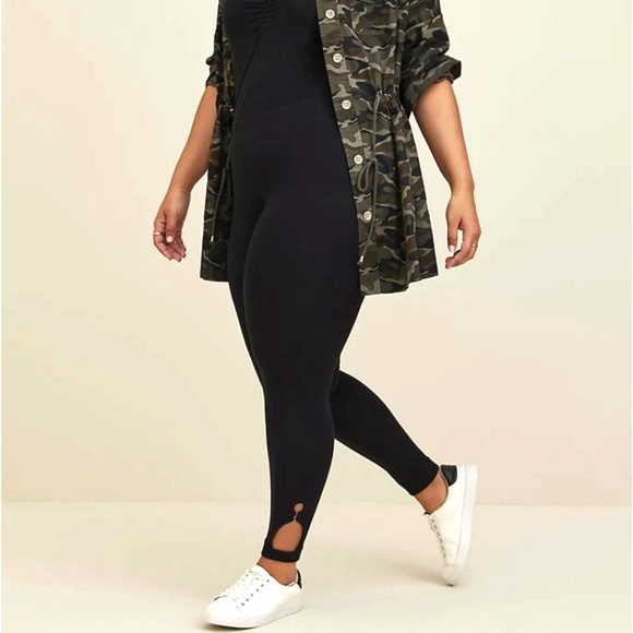 ❤️NWT VINTAGE TORRID UNIQUE KEYHOLE ANKLE PREMIUM BLACK LEGGING - MEDIUM - Picture 4 of 10